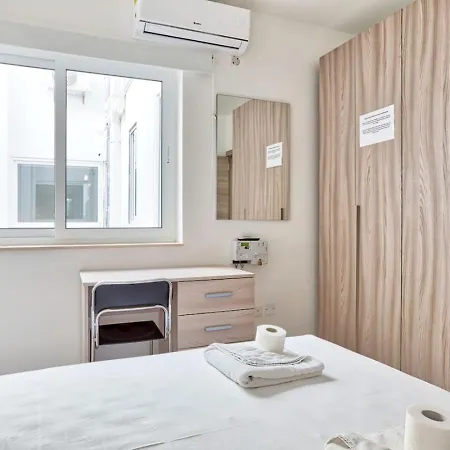 Mercury In Centre By Haven And Keys Malta * 斯利马