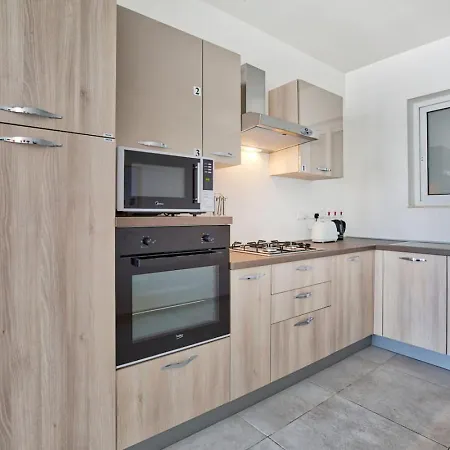 Mercury In Centre By Haven And Keys Malta Daire *